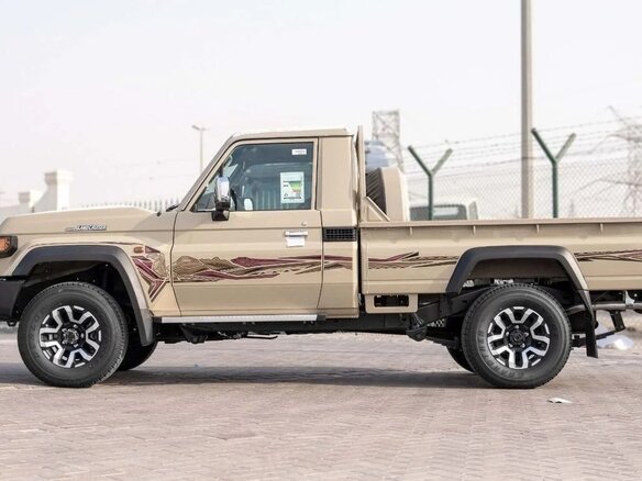 2025 Toyota Land Cruiser 79 70 Series Рестайлинг 2, бежевый, 6858000 рублей - вид 4