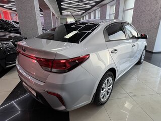 2019 Kia Rio IV, серебристый, 1655000 рублей, вид 5
