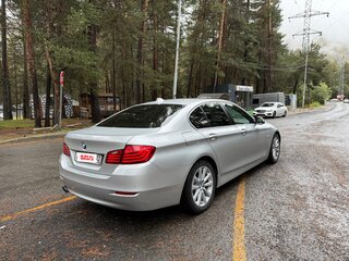 2013 BMW 5 серии 525d xDrive VI (F10/F11/F07) Рестайлинг, серебристый, 1900000 рублей, вид 4