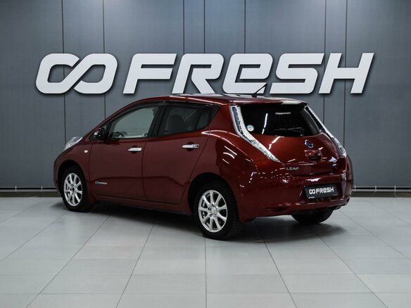 2012 Nissan Leaf (EM57) I (ZE0/AZE0), красный, 729000 рублей - вид 1