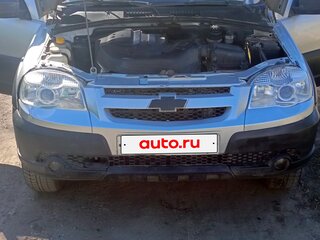 2012 Chevrolet Niva I Рестайлинг, серебристый, 320000 рублей, вид 2