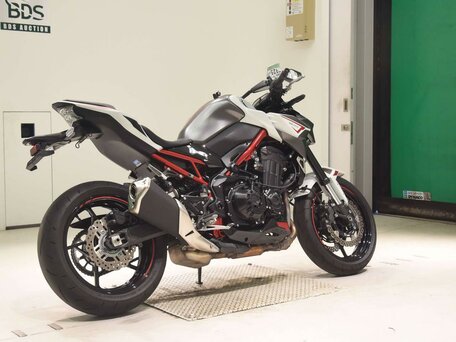 2021 Kawasaki Z 900, белый, 1077000 рублей, вид 5