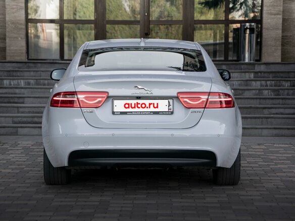 2016 Jaguar XE EcoBoost I, белый, 1800000 рублей - вид 15