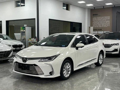 2022 Toyota Corolla XII (E210), белый, 1520000 рублей, вид 1