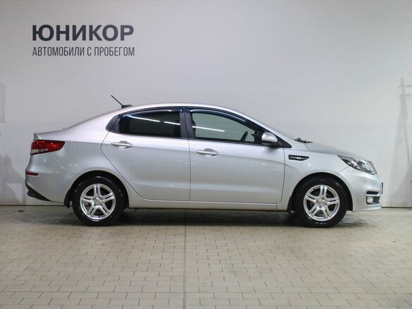 2017 Kia Rio III Рестайлинг, серебристый, 1199000 рублей - вид 5