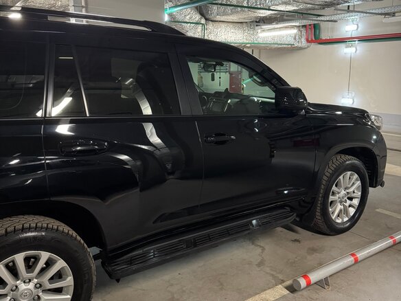 2013 Toyota Land Cruiser Prado 150 Series Рестайлинг 1, чёрный, 3500000 рублей - вид 2