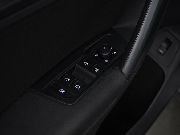 2019 Volkswagen Tiguan II, серебристый, 2255444 рублей - вид 17