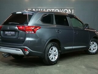 2019 Mitsubishi Outlander III Рестайлинг 3, серый, 1949000 рублей, вид 3