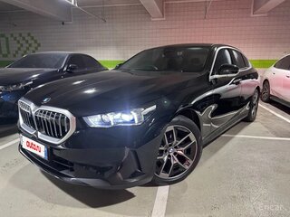 2025 BMW 5 серии 523d xDrive VIII (G60/G61/G68), чёрный, 6800000 рублей, вид 1