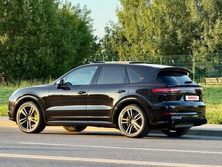 2021 Porsche Cayenne Turbo III, чёрный, 14072083 рублей, вид 1