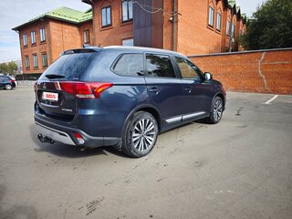 2020 Mitsubishi Outlander III Рестайлинг 3, синий, 2050000 рублей, вид 5