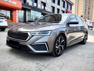 2022 Skoda Octavia IV (A8), серебристый, 2143000 рублей, вид 1
