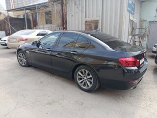 2016 BMW 5 серии 520d VI (F10/F11/F07) Рестайлинг, чёрный, 2000000 рублей, вид 3