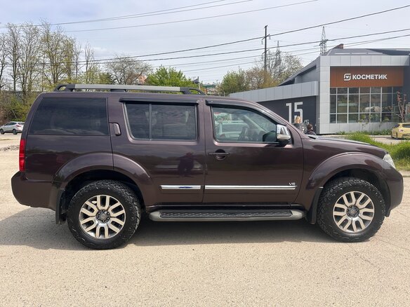 2011 Nissan Pathfinder III Рестайлинг, коричневый, 1850000 рублей - вид 4