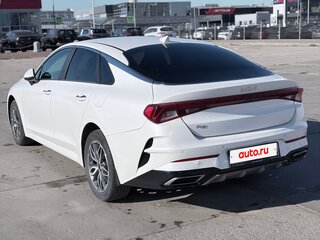 2021 Kia K5 III, белый, 1735000 рублей, вид 4