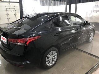 2021 Hyundai Solaris II Рестайлинг, чёрный, 1850000 рублей, вид 4