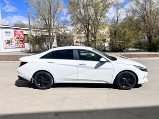 2021 Hyundai Elantra VII (CN7), белый, 1650000 рублей, вид 3