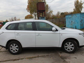 2014 Mitsubishi Outlander III, белый, 1400000 рублей, вид 4