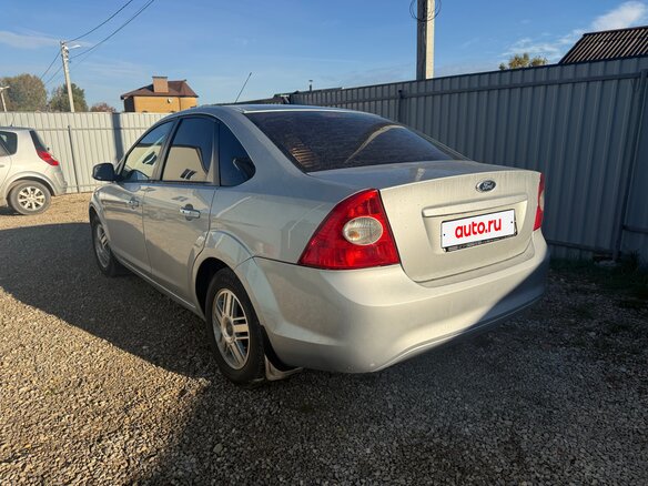 2011 Ford Focus II Рестайлинг, серебристый, 580000 рублей - вид 4