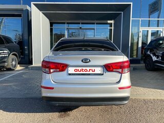 2016 Kia Rio III Рестайлинг, серебристый, 1050000 рублей, вид 5