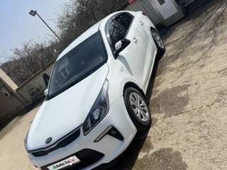 2017 Kia Rio IV, белый, 850000 рублей, вид 4