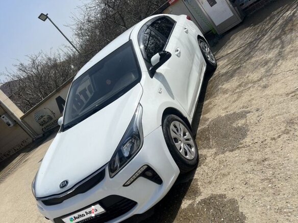 2017 Kia Rio IV, белый, 850000 рублей - вид 3