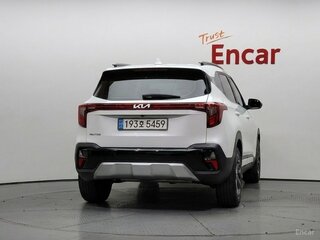 2022 Kia Seltos I Рестайлинг, белый, 1730000 рублей, вид 4