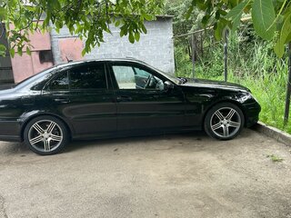 2007 Mercedes-Benz E-Класс 220 III (W211, S211) Рестайлинг, чёрный, 899000 рублей, вид 3