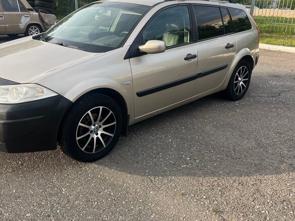 2007 Renault Megane II Рестайлинг, бежевый, 520000 рублей - вид 4