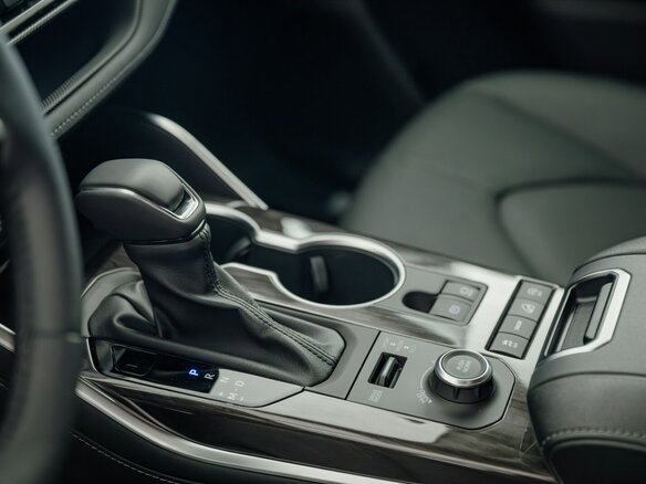 2025 Toyota Highlander IV (XU70), белый - вид 20