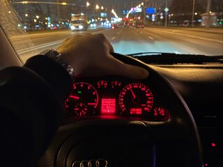 1998 Audi A6 II (C5), серый, 500000 рублей, вид 3