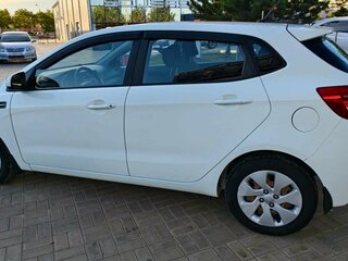 2016 Kia Rio III Рестайлинг, белый, 1099900 рублей, вид 4