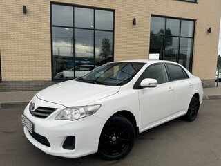 2013 Toyota Corolla X (E140, E150) Рестайлинг, белый, 850000 рублей, вид 4