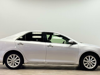 2012 Toyota Camry VII (XV50), серебристый, 1345000 рублей, вид 5