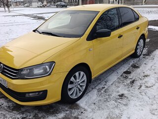 2016 Volkswagen Polo V Рестайлинг, бежевый, 660000 рублей, вид 1