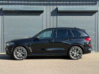 2020 BMW X5 M50d IV (G05/G18), чёрный, 6990000 рублей, вид 4