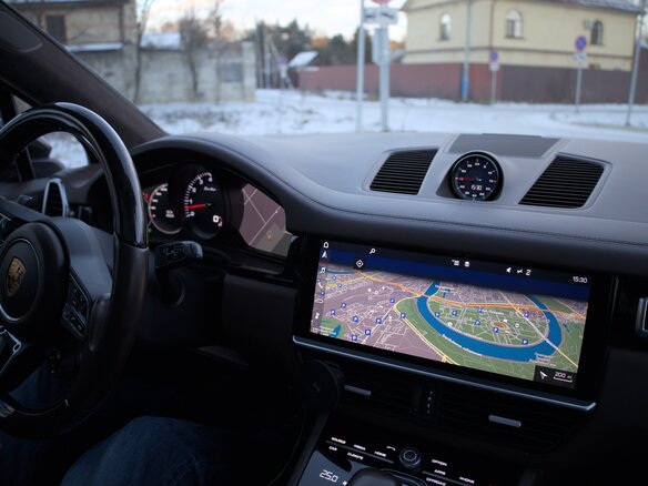 2018 Porsche Cayenne Turbo III, коричневый, 9000000 рублей - вид 20
