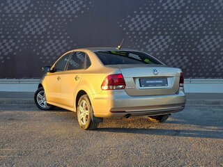2018 Volkswagen Polo V Рестайлинг, бежевый, 1020000 рублей, вид 4