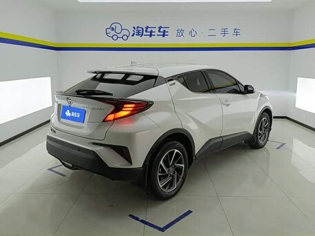 2022 Toyota C-HR I Рестайлинг, белый, 1660000 рублей, вид 4