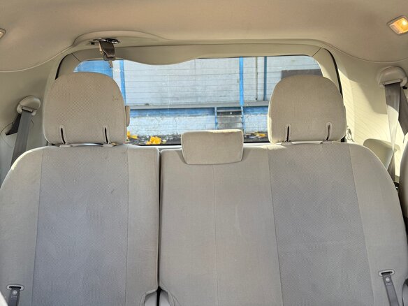2012 Toyota Sienna III, серый, 1999999 рублей - вид 17