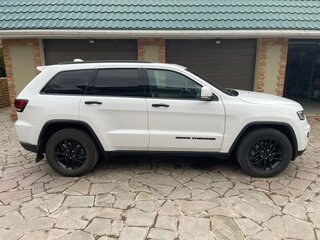 2017 Jeep Grand Cherokee IV (WK2) Рестайлинг, белый, 3450000 рублей, вид 2