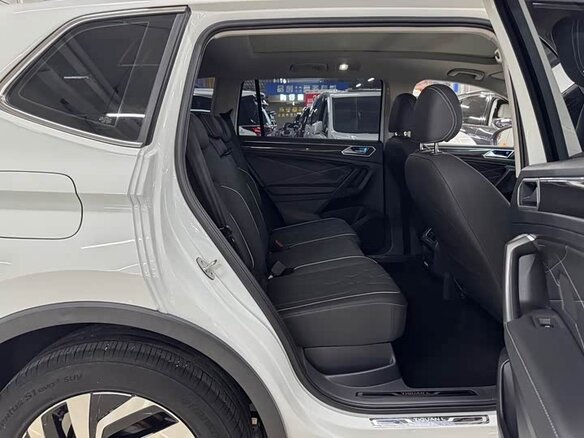 2023 Volkswagen Tiguan II Рестайлинг, белый, 2430000 рублей - вид 8