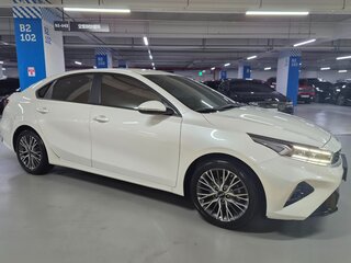 2023 Kia K3 II Рестайлинг, белый, 1500000 рублей, вид 2