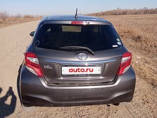 2014 Toyota Vitz III (XP130) Рестайлинг, серый, 550000 рублей, вид 3