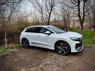 2023 Audi Q4 e-tron 45 I, белый, 3000000 рублей, вид 4