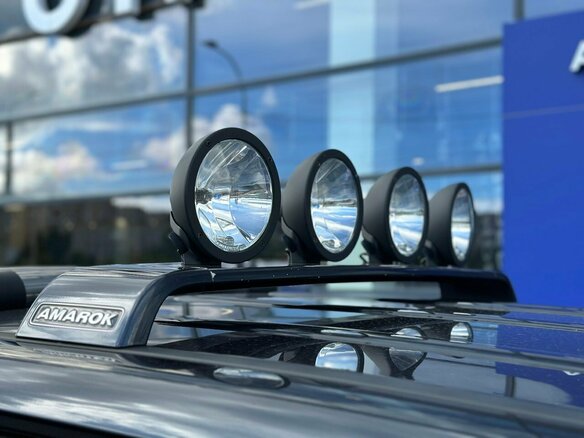2017 Volkswagen Amarok I Рестайлинг, синий, 3690000 рублей - вид 10