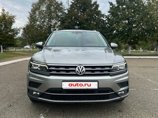 2017 Volkswagen Tiguan II, серебристый, 3100000 рублей, вид 3