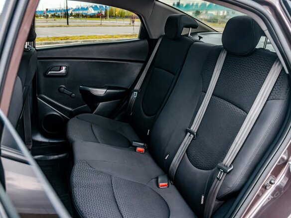 2016 Kia Rio III Рестайлинг, коричневый, 950000 рублей - вид 13