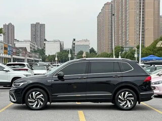 2023 Volkswagen Tiguan L II Рестайлинг (China Market), чёрный, 2519700 рублей, вид 4