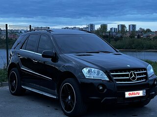 2008 Mercedes-Benz M-Класс 500 II (W164) Рестайлинг, чёрный, 1400000 рублей, вид 4
